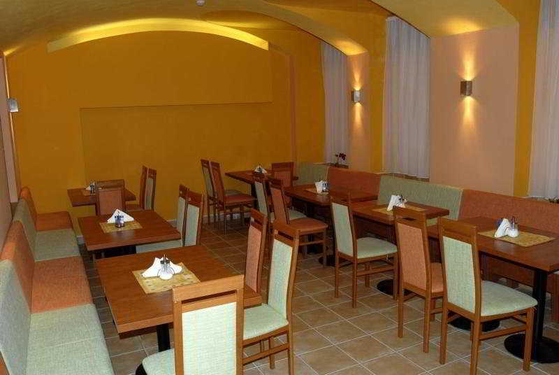 City Central De Luxe Прага Ресторан фото